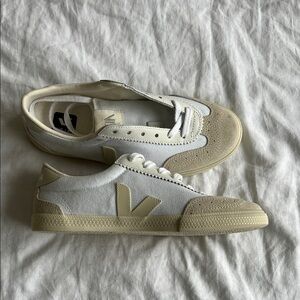 Veja Cream and White Casual Sneakers - NEVER WORN